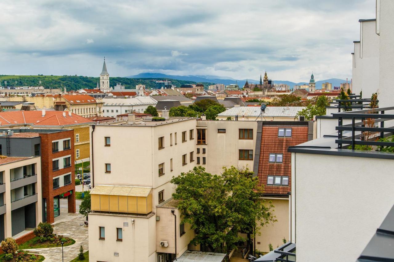 The Town Hall Residence -Welcome Home Apartment-Free Outdoor Parking-Ac Košice Exteriér fotografie